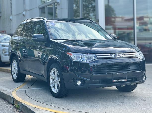 2014 Mitsubishi Outlander GT - Leather, Power Tailgate, Sunroof, Backup Cam image 3