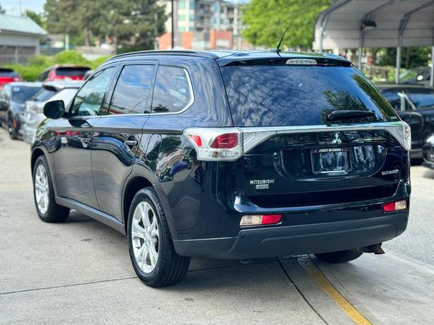2014 Mitsubishi Outlander GT - Leather, Power Tailgate, Sunroof, Backup Cam image 7
