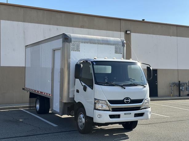 2018 Hino 195 image 1