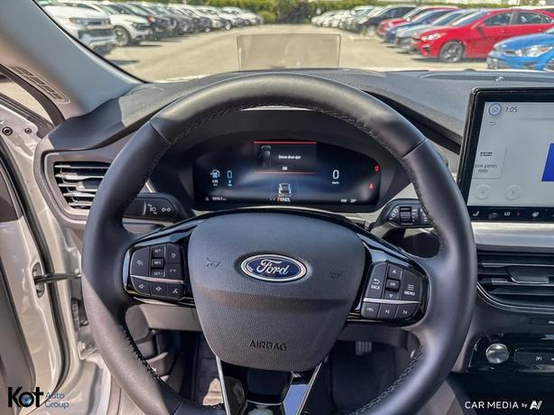 2023 Ford Escape PHEV NO ACCIDENT!VERY LOW KMS! FULL LOAD! image 7