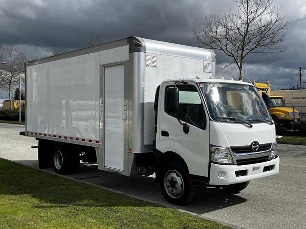 2018 Hino 195 18 Foot Cube Van Diesel 3-Seater image 1