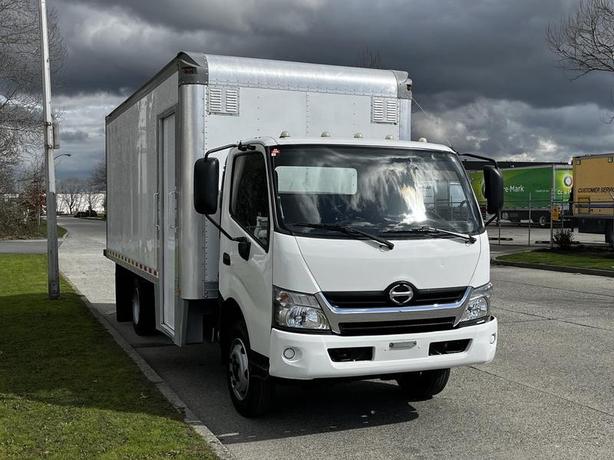 2018 Hino 195 18 Foot Cube Van Diesel 3-Seater image 2