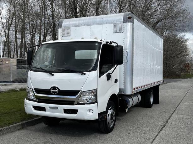 2018 Hino 195 18 Foot Cube Van Diesel 3-Seater image 4