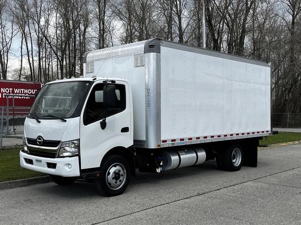 2018 Hino 195 18 Foot Cube Van Diesel 3-Seater image 5