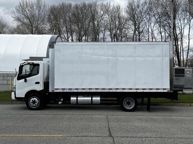 2018 Hino 195 18 Foot Cube Van Diesel 3-Seater image 6