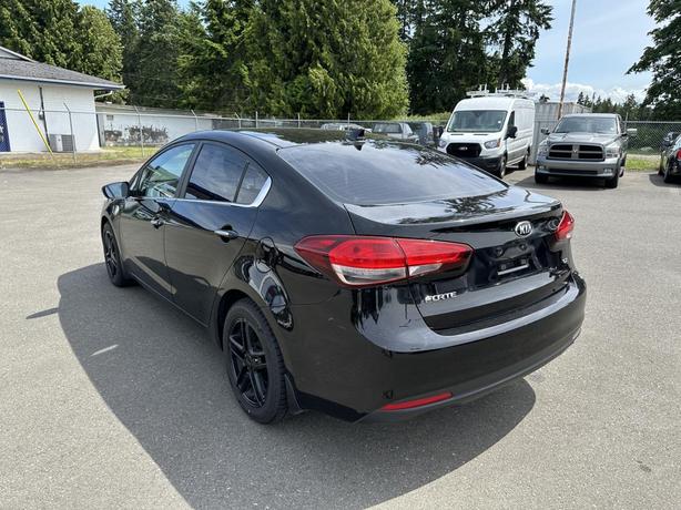 2017 Kia Forte EX image 3