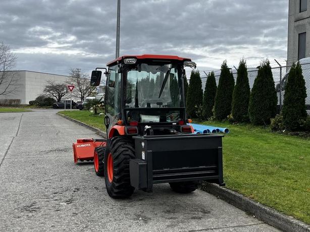 2018 Kubota B2650 Tractor Sweeper/Sander 4WD Diesel image 8