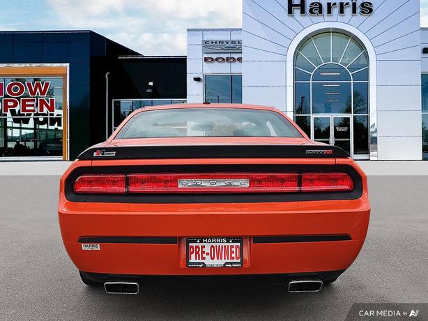 2010 Dodge Challenger 2dr Cpe SRT8 | No Reported Accidents! image 5