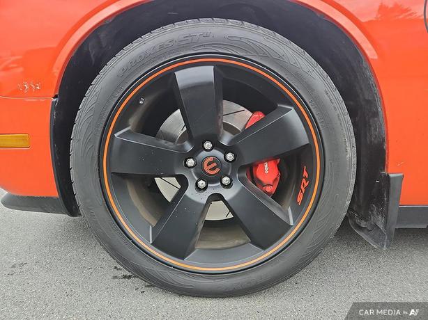 2010 Dodge Challenger 2dr Cpe SRT8 | No Reported Accidents! image 6