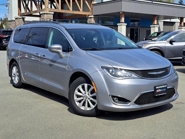 2018 Chrysler Pacifica Touring Plus - Nav, Stow N' Go Rear Seating image 4
