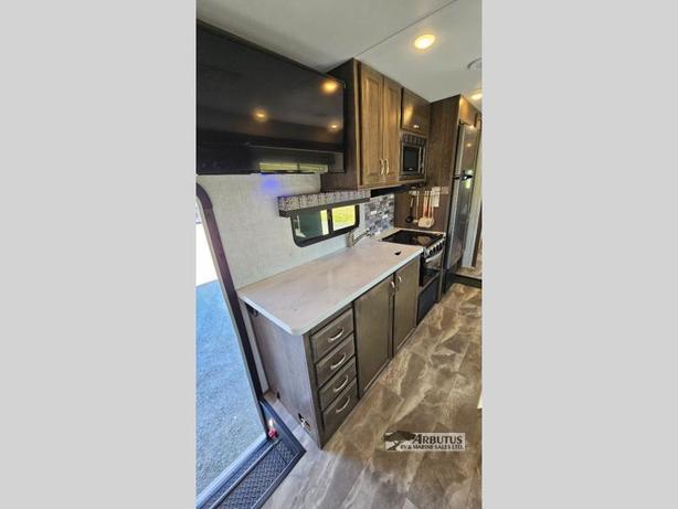 Used 2022 Gulf Stream RV Conquest Class C 6320 image 8