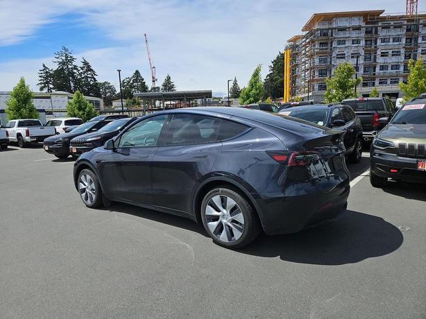 2024 Tesla Model Y 2WD Sport Utility | One Owner | No Reported Accidents! image 4