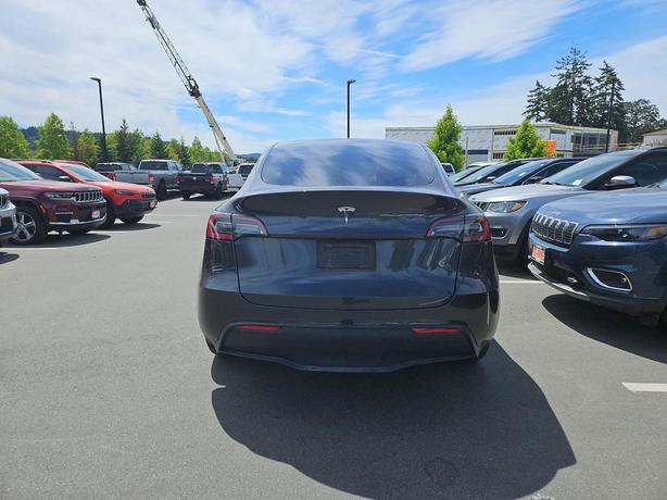 2024 Tesla Model Y 2WD Sport Utility | One Owner | No Reported Accidents! image 5