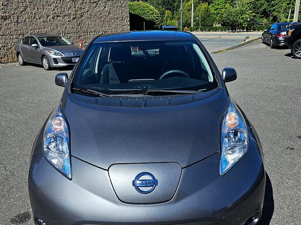 2016 Nissan  LEAF S image 2