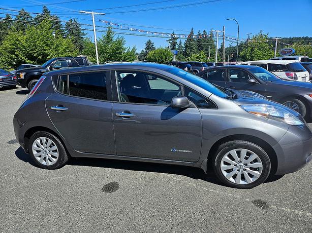 2016 Nissan  LEAF S image 5