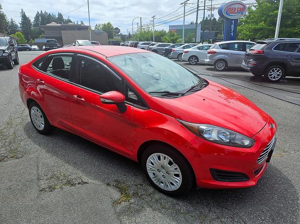 2014 Ford  Fiesta SE image 2