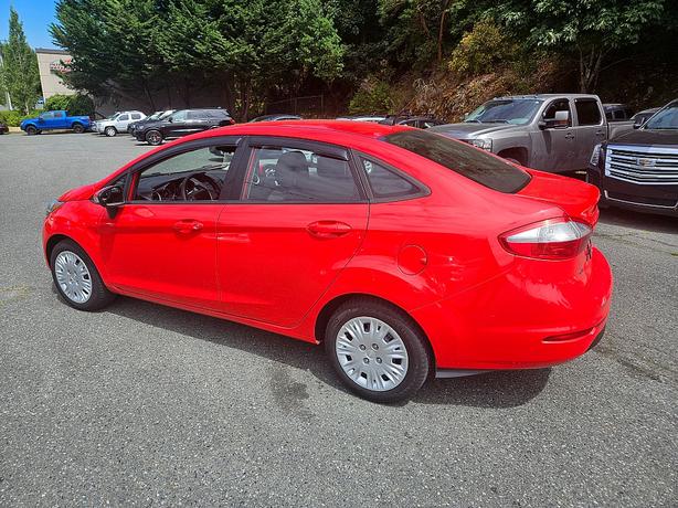 2014 Ford  Fiesta SE image 4