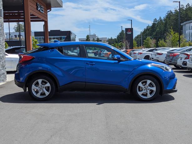 2018 Toyota C-HR XLE - No Accidents, Heated Seats image 5