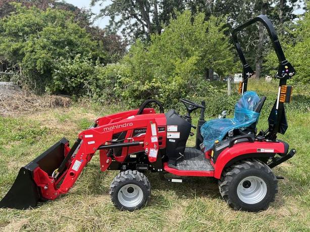 2024 Mahindra 1100 series 1120 HST image 1