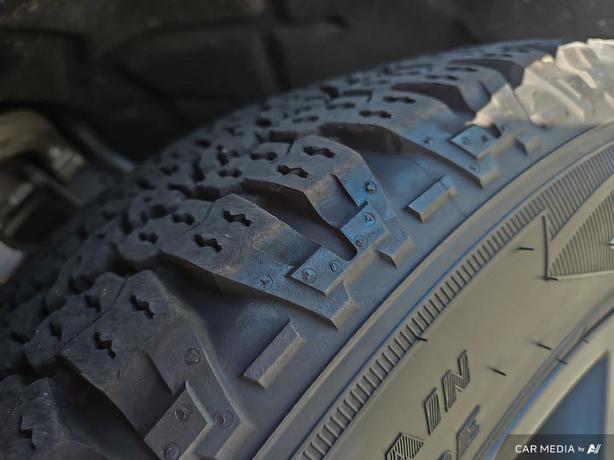 2023 Land Rover Defender 90 S AWD | One Owner | No Reported Accidents! image 7