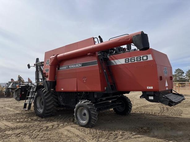 1997 Massey Ferguson 8680 Combine Harvester Diesel image 4