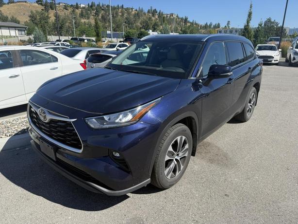2021 Toyota Highlander XLE image 2