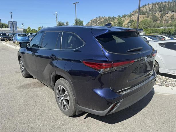 2021 Toyota Highlander XLE image 3