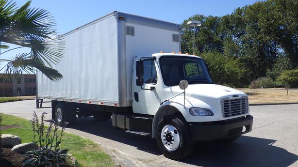 2015 Freightliner M2 106 28 Foot Cube Van Diesel with Air Brakes image 1
