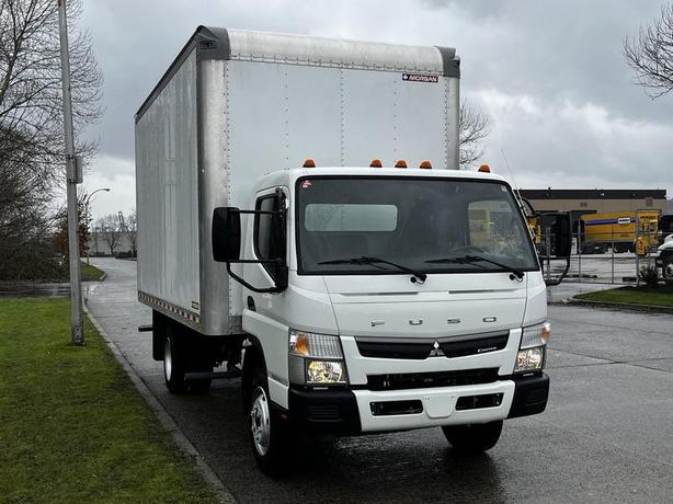 2021 Mitsubishi Fuso FE180 16 Foot Cube Van with Ramp image 2
