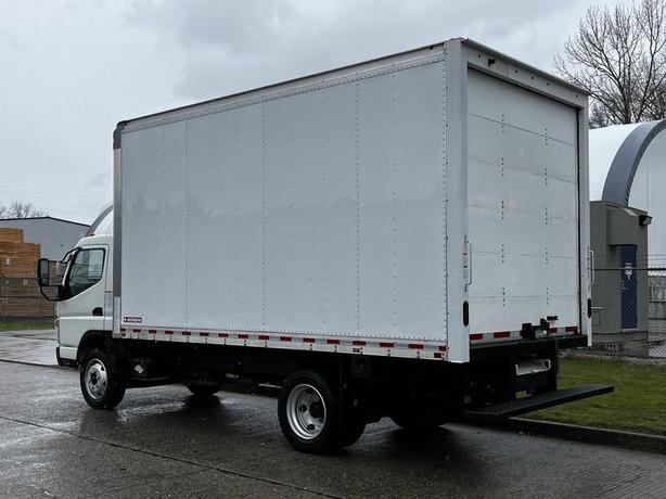 2021 Mitsubishi Fuso FE180 16 Foot Cube Van with Ramp image 7