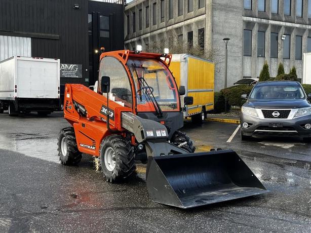 2023 JLG 10054 Ultra Compact Telehandler with Bucket Diesel image 1