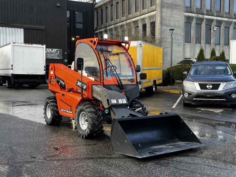 2023 JLG 10054 Ultra Compact Telehandler with Bucket Diesel display photo