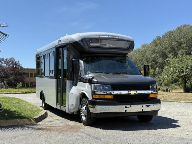 2019 Chevrolet Express 4500 22-Passenger Wheelchair Accessible Bus image 2