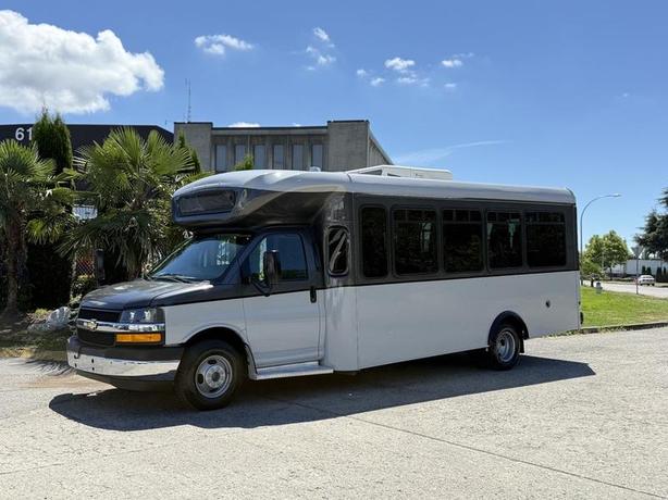 2019 Chevrolet Express 4500 22-Passenger Wheelchair Accessible Bus image 5