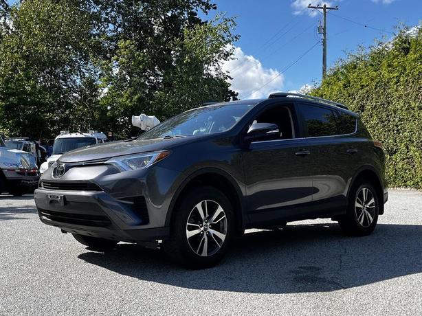2018 Toyota RAV4 LE AWD image 2
