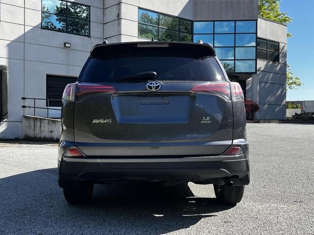 2018 Toyota RAV4 LE AWD image 6