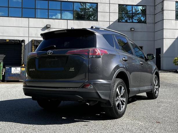 2018 Toyota RAV4 LE AWD image 7