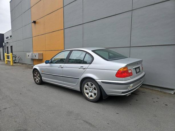 2001 BMW 3 Series 325i | Cruise Control! image 4
