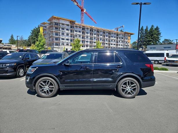 2016 Ford Explorer Sport 4WD | No Reported Accidents! image 3