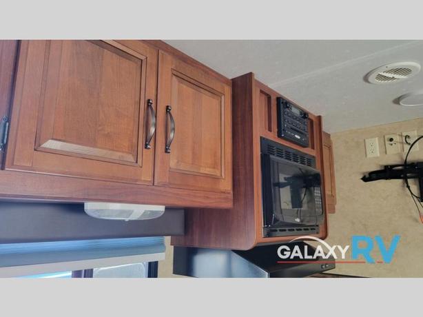 Used 2014 Keystone RV Cougar Half-Ton Series 19RBEWE image 7