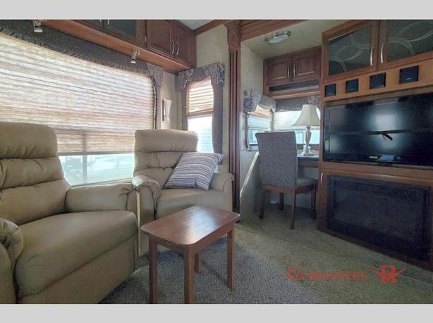 Used 2013 Prime Time RV Sanibel 3500 image 8