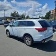 2020 Mitsubishi Outlander ES | Low KM! thumbnail image 4