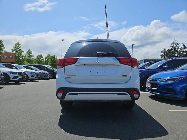 2020 Mitsubishi Outlander ES | Low KM! image 5