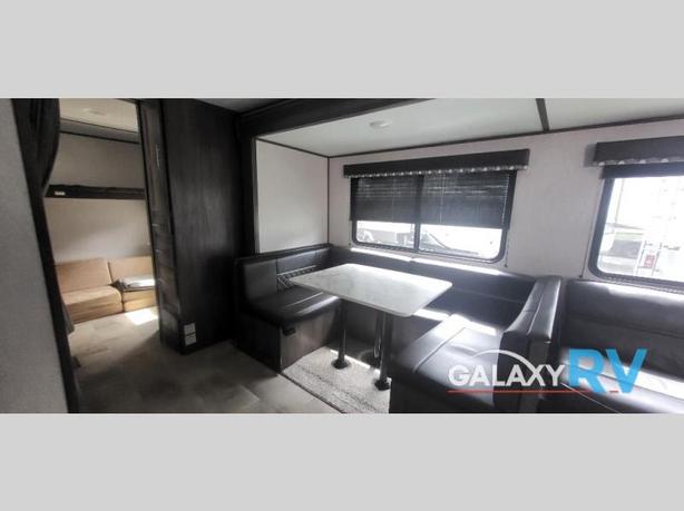 Used 2021 Dutchmen RV Coleman Lantern Series 295QBWE image 3