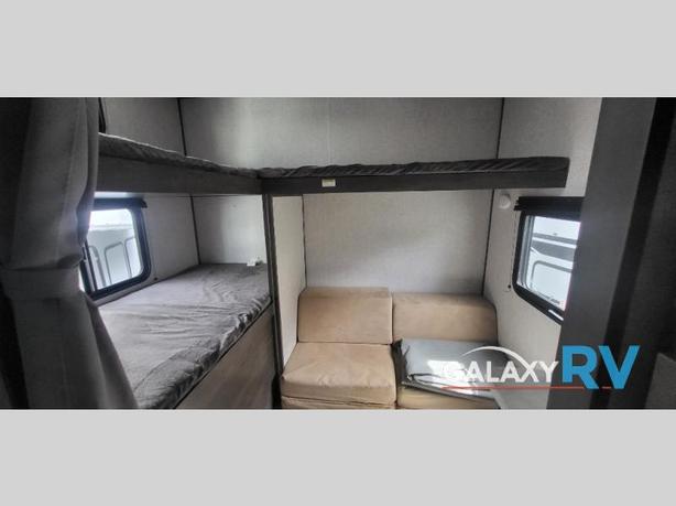 Used 2021 Dutchmen RV Coleman Lantern Series 295QBWE image 7