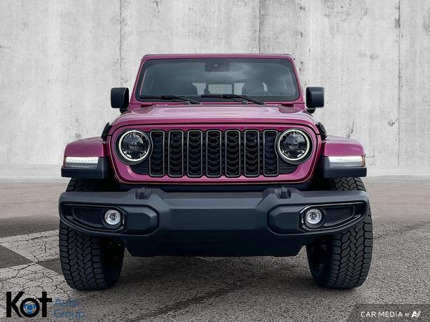 2024 Jeep Gladiator NightHawk demo image 2