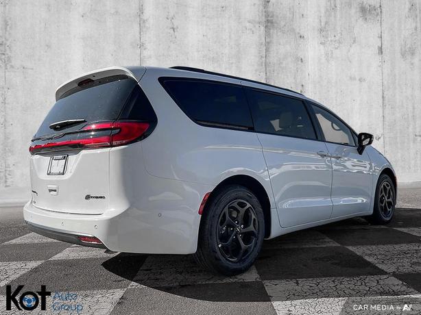 2024 Chrysler Pacifica Hybrid Limited | Premium S Appearance | DEMO | SAVE $7,37 image 5