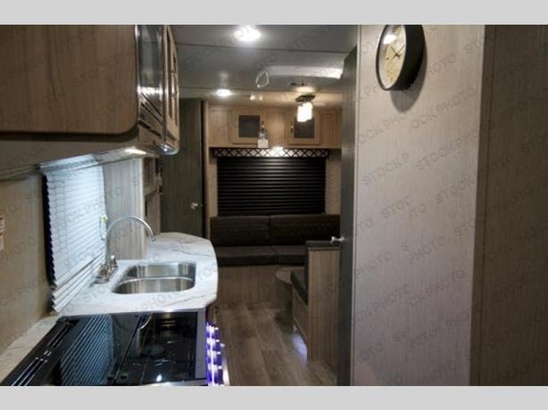 Used 2020 Coachmen RV Freedom Express Ultra Lite 204RD image 3