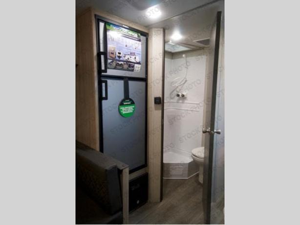 Used 2020 Coachmen RV Freedom Express Ultra Lite 204RD image 4