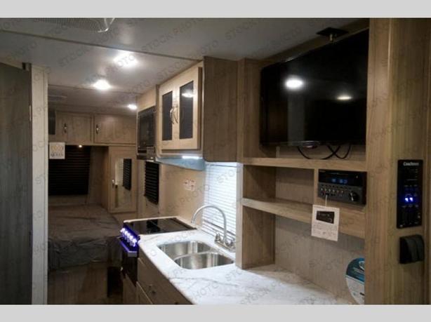 Used 2020 Coachmen RV Freedom Express Ultra Lite 204RD image 5